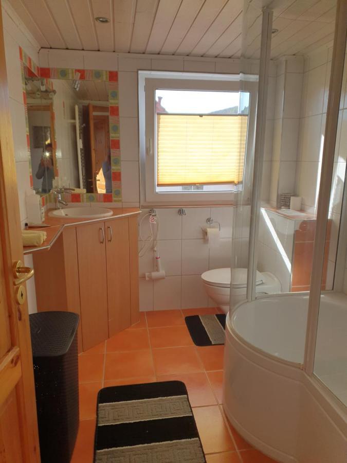 Hotel, Ferienwohnung, Zimmer Bad Driburg Esterno foto
